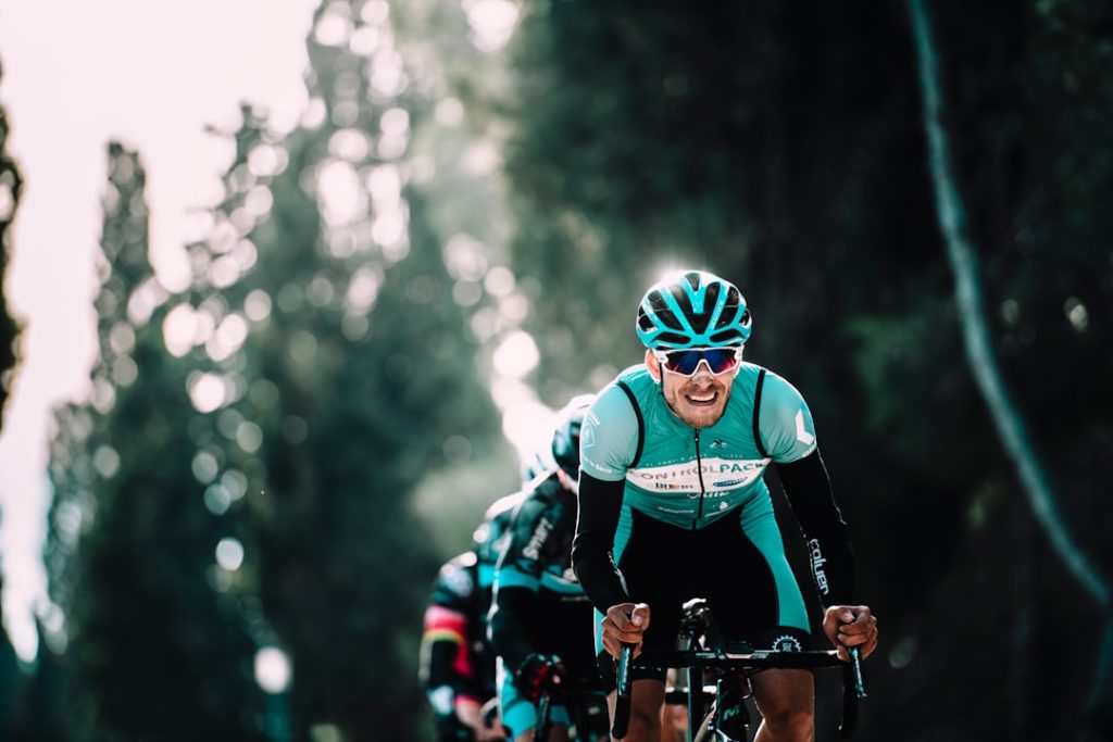Leer hoe u cordyceps en cafeïne veilig kunt combineren voor uithoudingsvermogenstraining. Tips over dosering, timing en stacken voor recreatieve sporters en wielrenners.